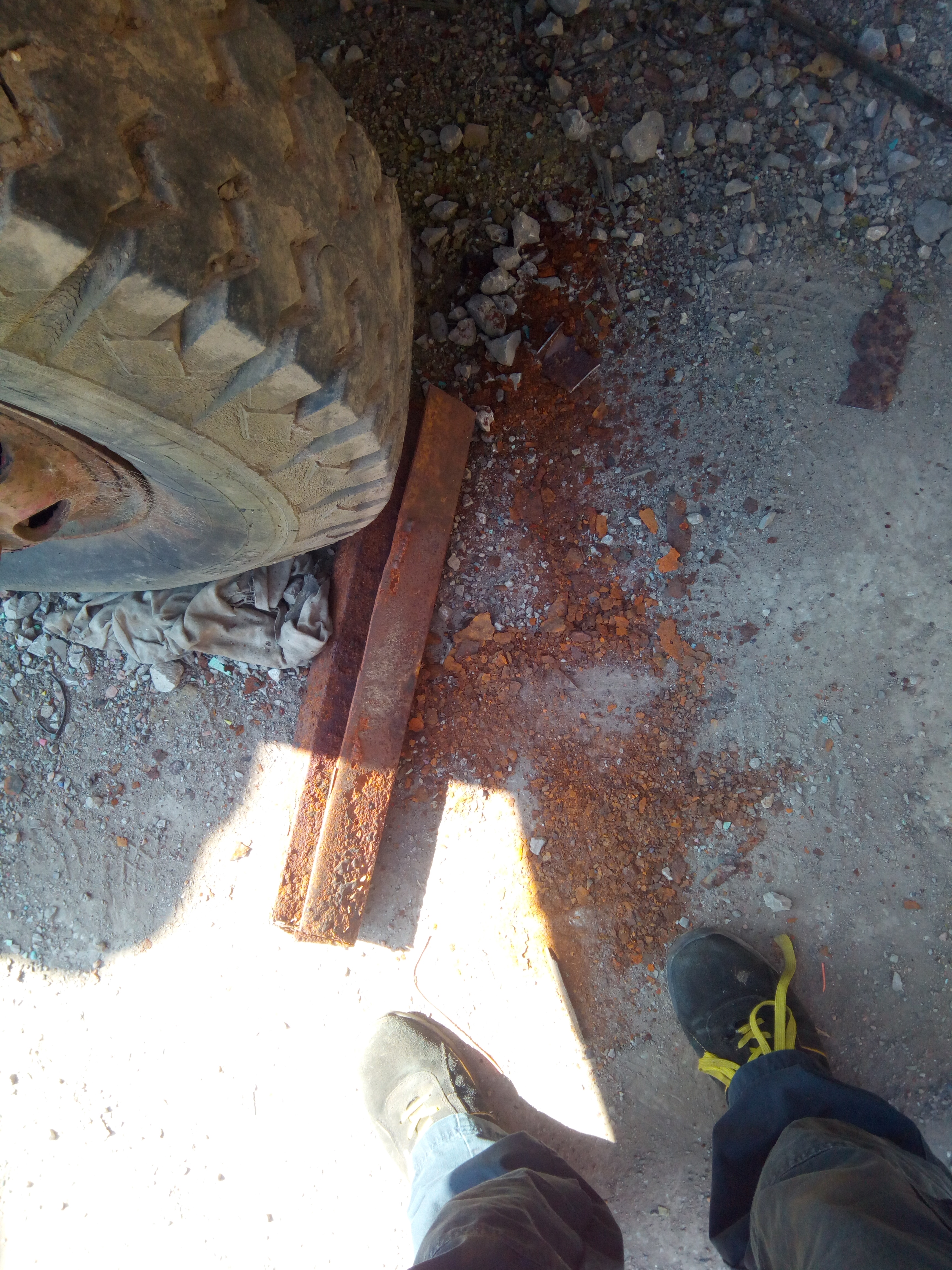 A rotten rust-repair, and a large pile of crumbly rust-flakes, in
a heap on the floor behind the truck's front wheel.