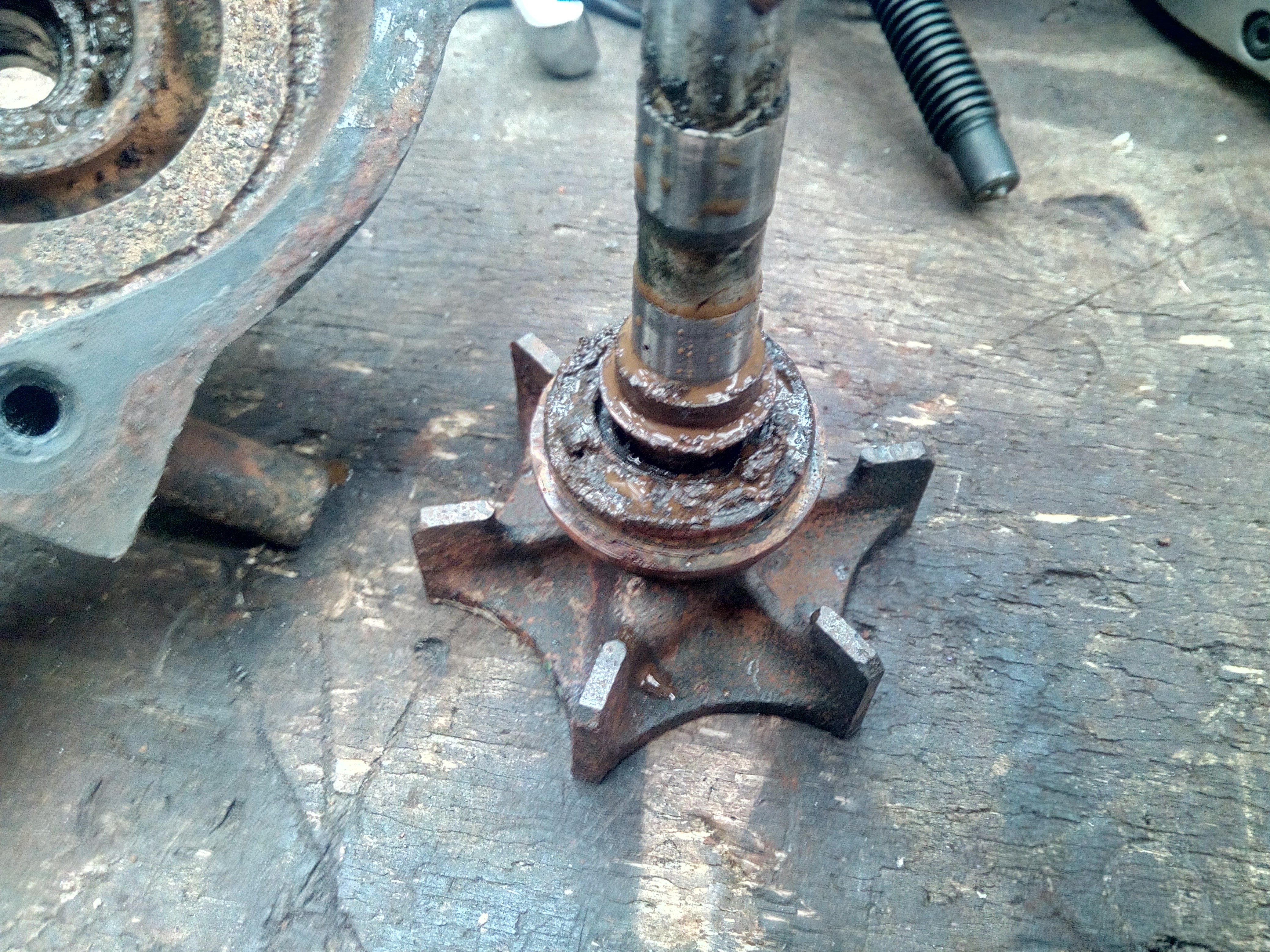 Photograph of the water pump's shaft and inner seal. The seals
are badly degraded, and the whole shaft is covered in muddy brown
water.