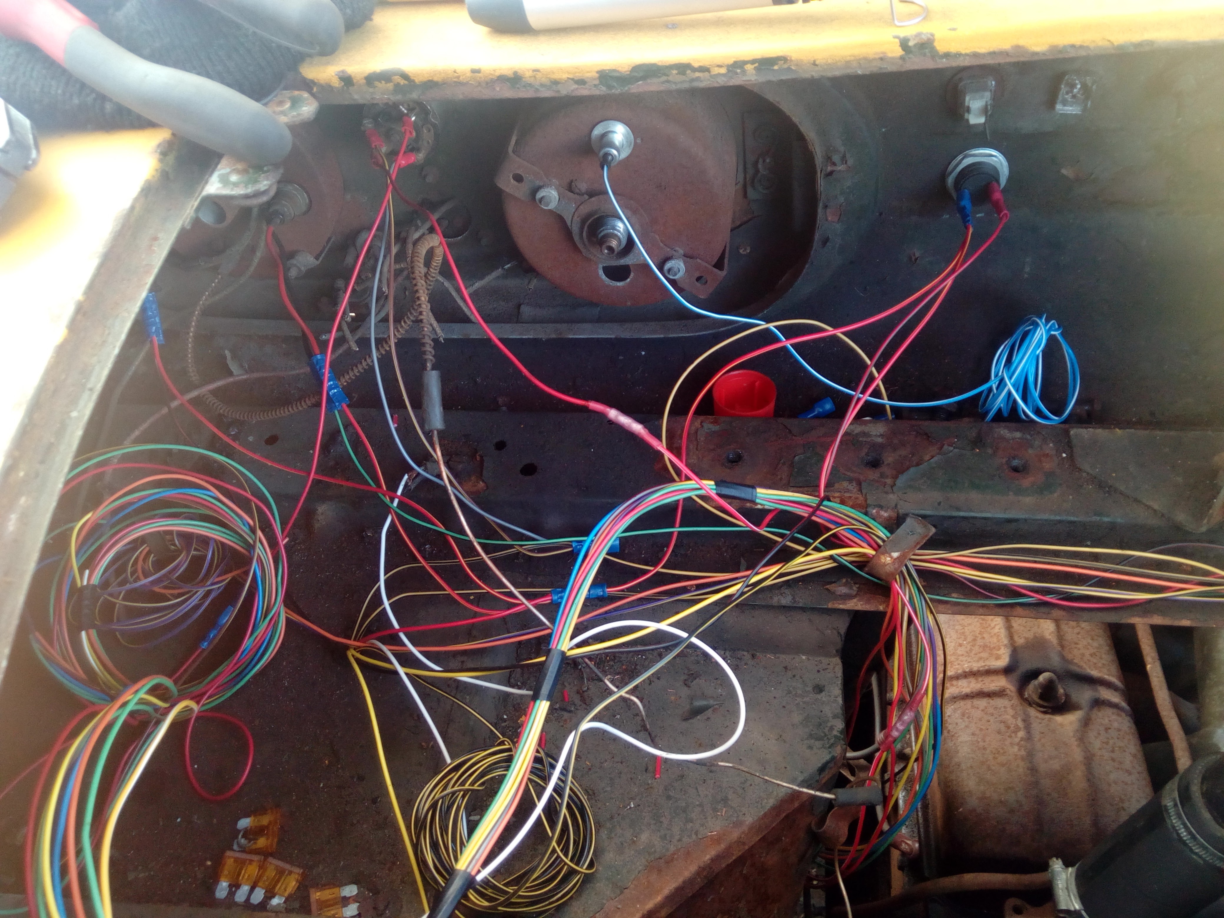 A complete rats' nest of multicoloured wiring behind the
instrument panel. There are wires going in every direction, and almost
no organisation to it.