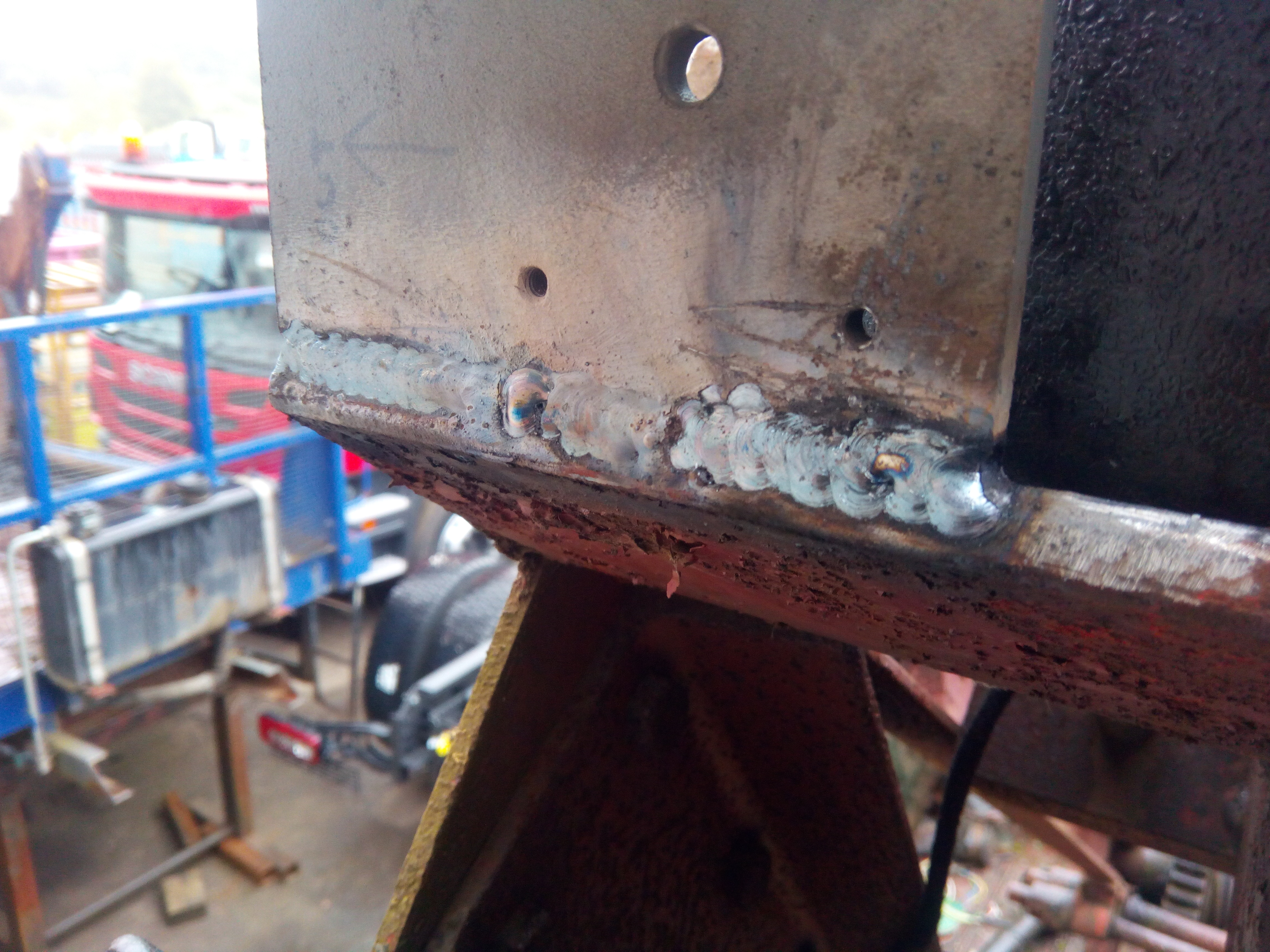 Close-up of the weld on the bracket, with most of the welding
slag scraped off. There's a very definite weave pattern to the weld.