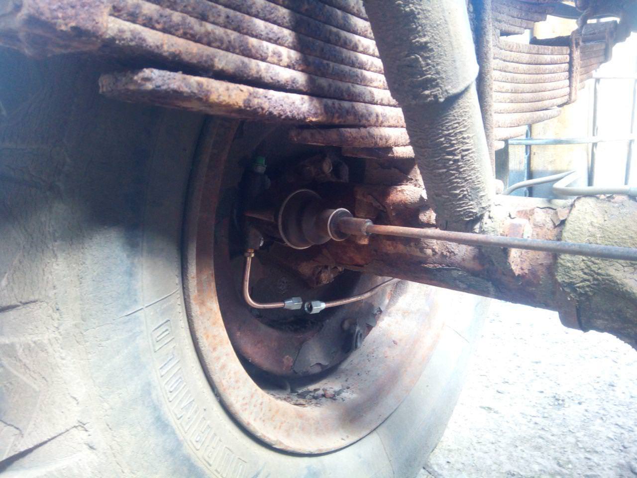 The end of the back axle brake pipe for the offside of the axle,
with two union nuts just beneath the axle, because I screwed the pipe
up and ended up trying to splice it.