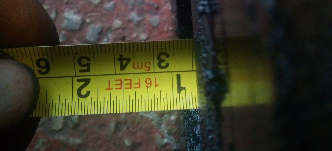 Close-up of a tape-measure being used to show the depth of the
combustion chamber in the head. The chamber is approximately three
quarters of an inch deep.