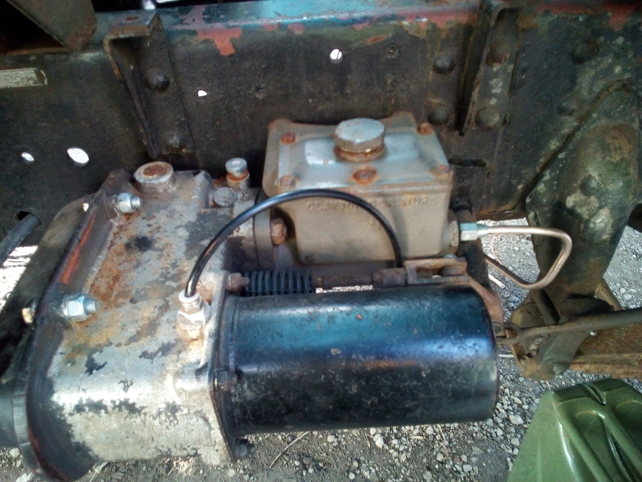 The truck's master cylinder, now with a brake pipe connected to
the front of it.