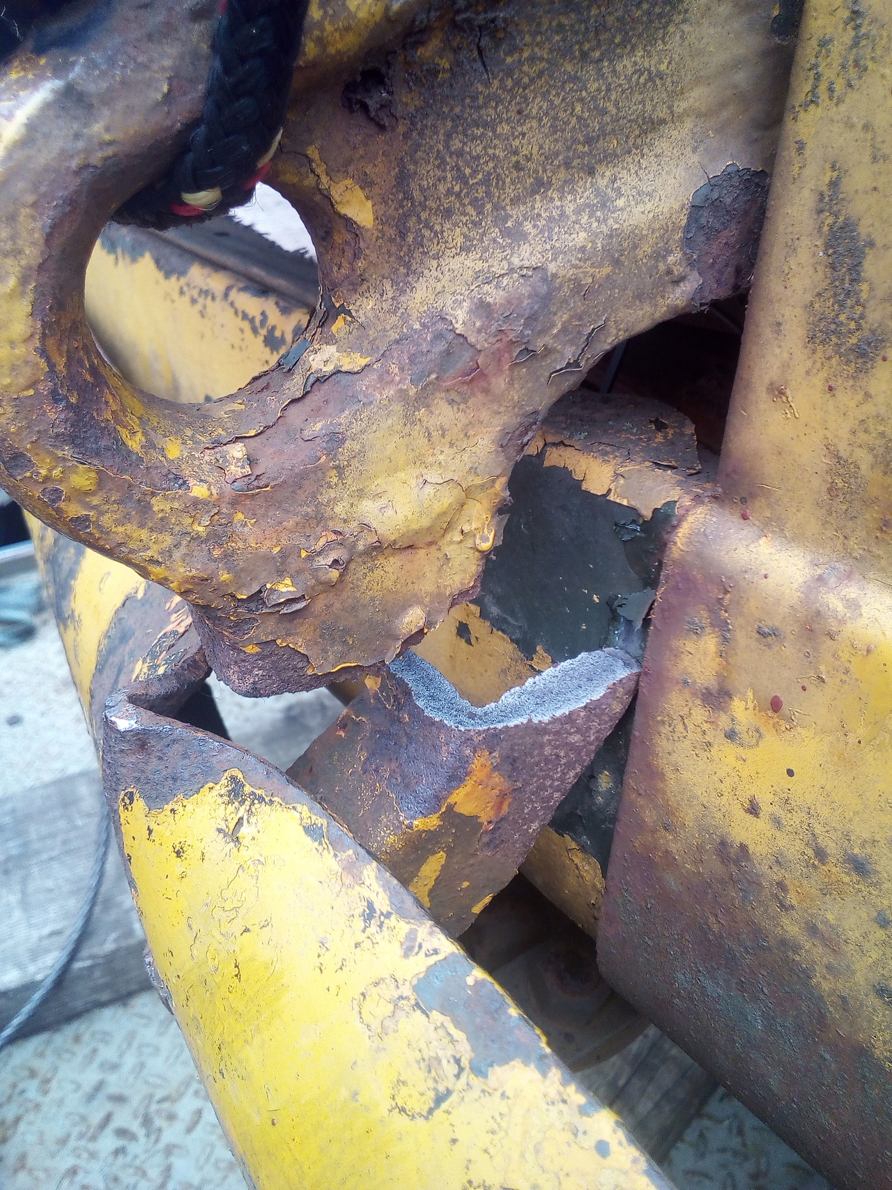 The cast-steel bumper mounting bracket on the front of the
Bedford, snapped off just underneath the towing eye, after being
rammed quite heavily.