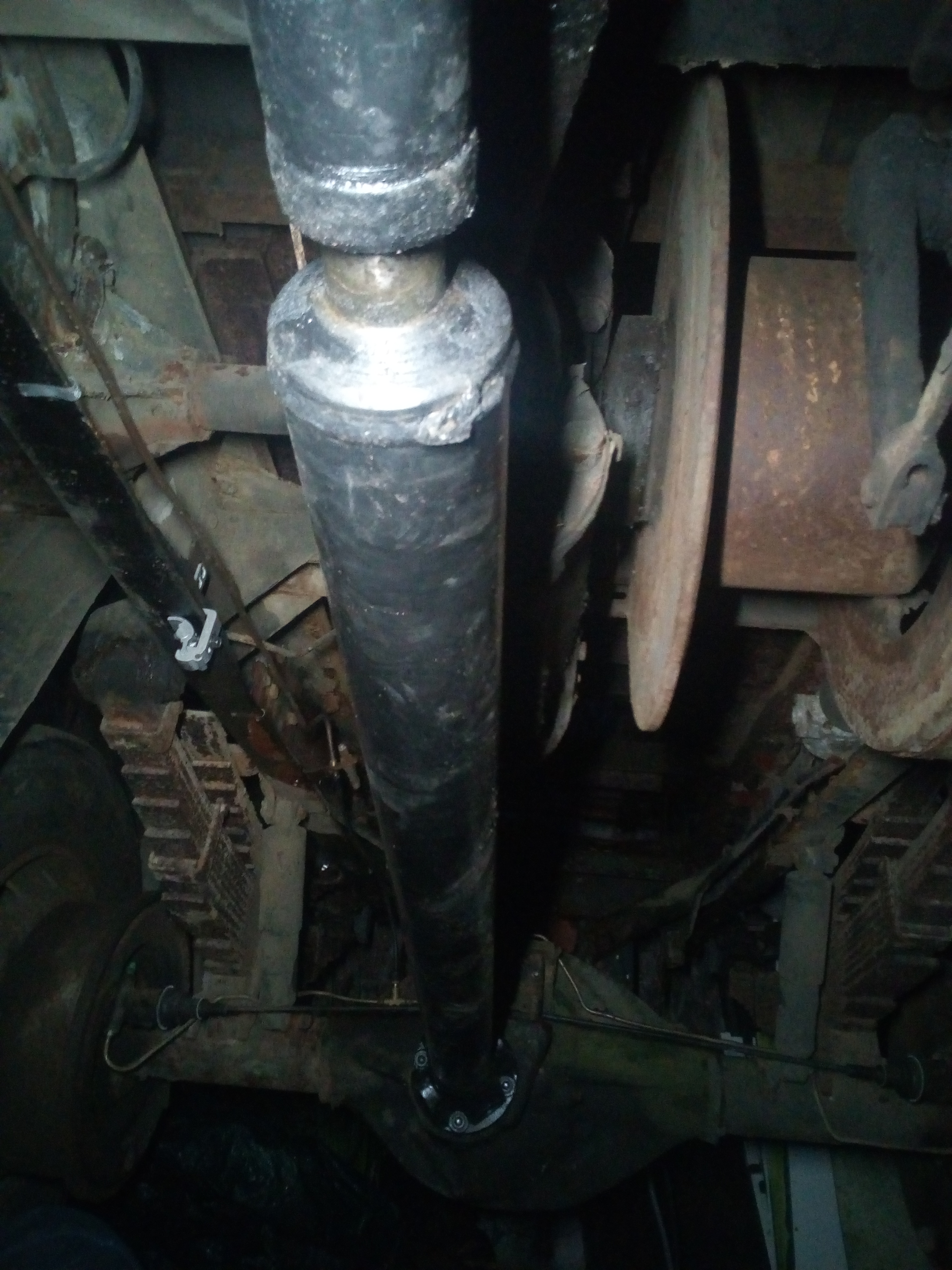 New prop-shaft fitted to the truck, in darkness.
